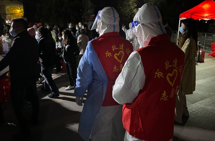 南昌市政建設集團協(xié)助青云譜區(qū)祥和社區(qū)開展核酸檢測6912.jpg