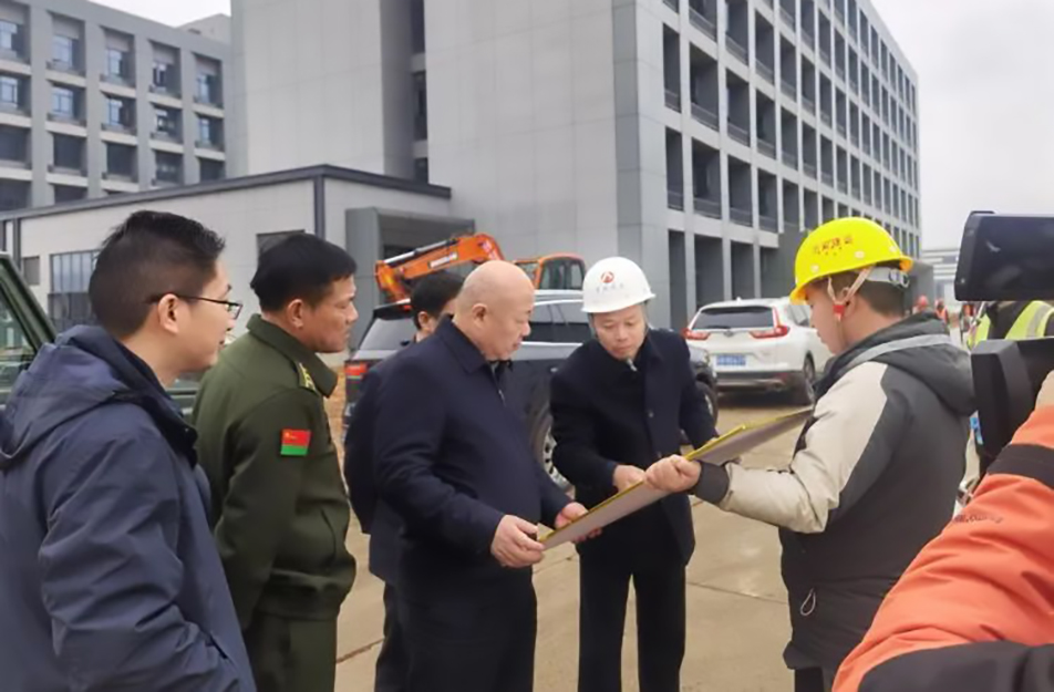 新建區(qū)人大常委會黨組書記、主任錢和平來到市政綠色建材科技產(chǎn)業(yè)園項目調(diào)研